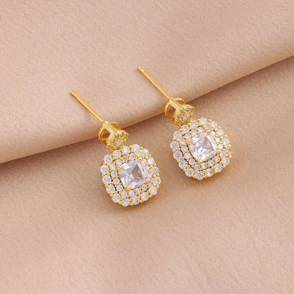 CONJUNTO ZIRCÔNIAS CRAVEJADAS BANHADO EM OURO 18K - CONJ357