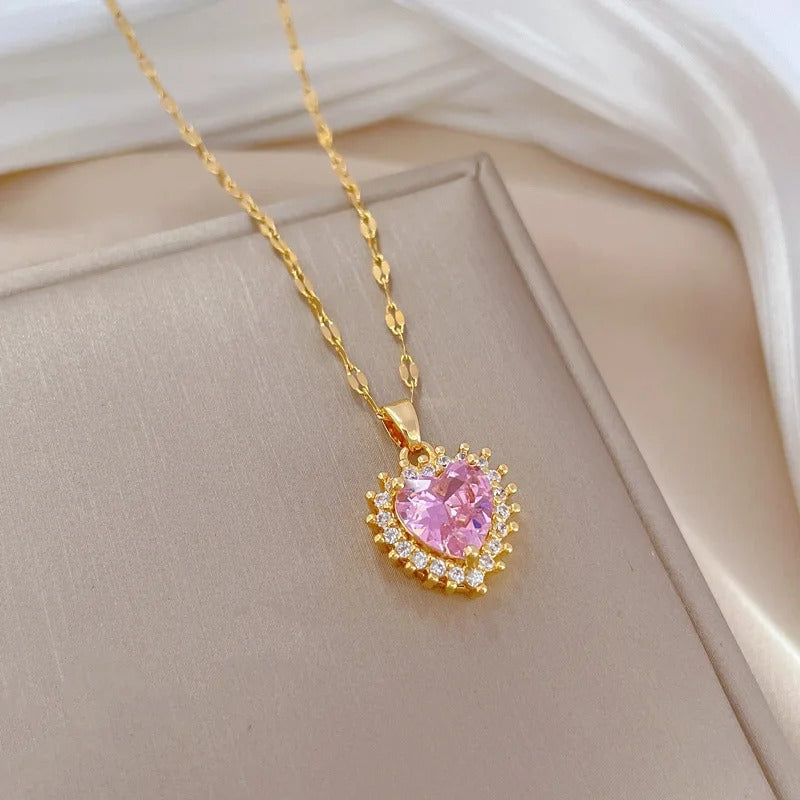 CONJUNTO CORAÇÃO ROSA CRAVEJADO BANHADO EM OURO 18K - CONJ135