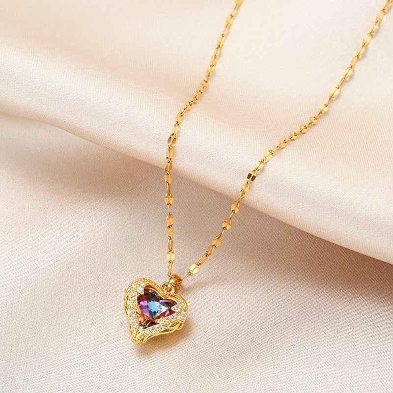 COLAR CORAÇÃO CRISTAL BANHADO EM OURO 18K - GARG872