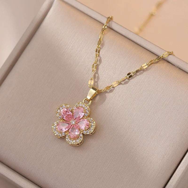 CONJUNTO FLORES CRAVEJADAS BANHADO EM OURO 18K - CONJ585