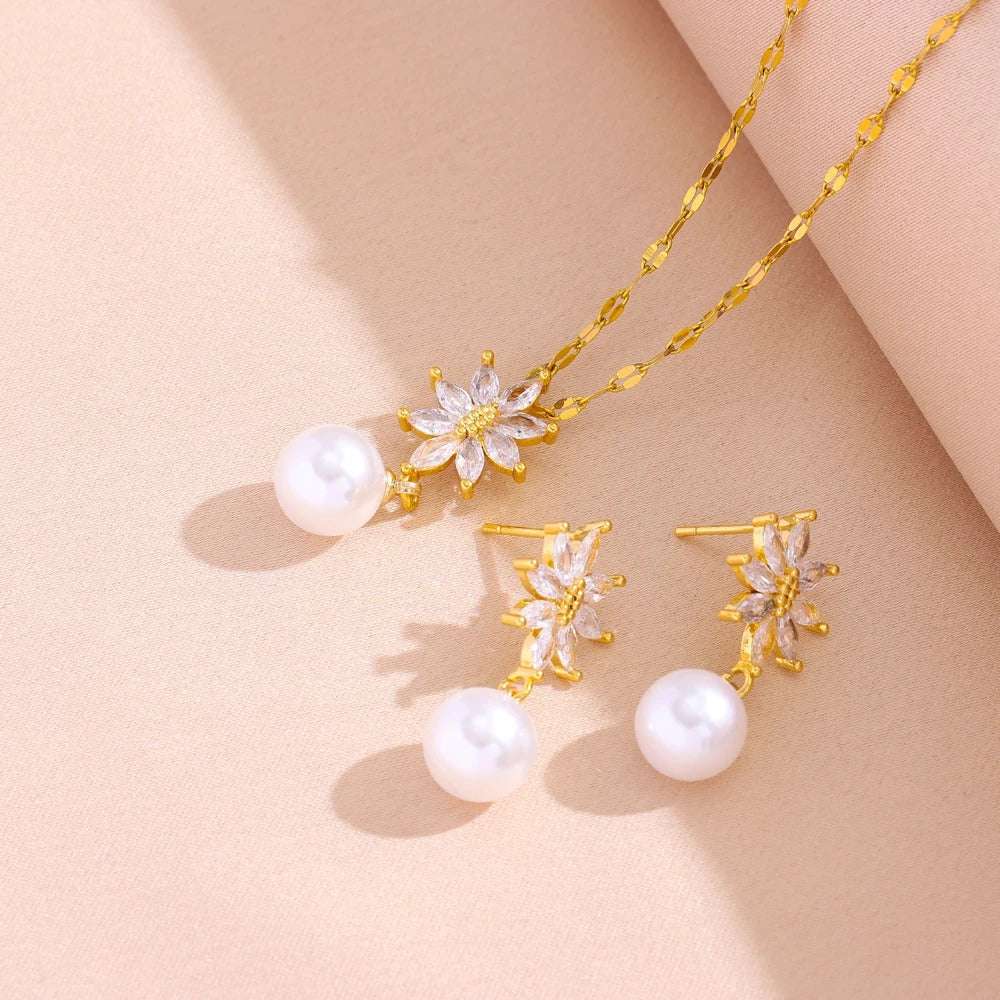 CONJUNTO FLORES DE PÉROLAS BANHADO EM OURO 18K - CONJ717