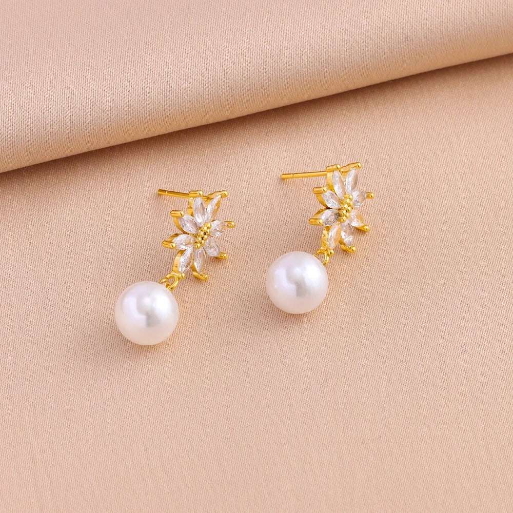 CONJUNTO FLORES DE PÉROLAS BANHADO EM OURO 18K - CONJ717