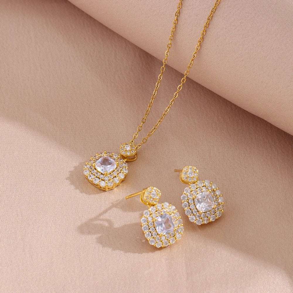 CONJUNTO ZIRCÔNIAS CRAVEJADAS BANHADO EM OURO 18K - CONJ357
