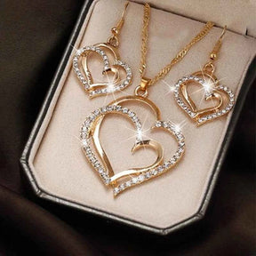 CONJUNTO CORAÇÕES CRAVEJADOS BANHADO EM OURO 18K - CONJ437