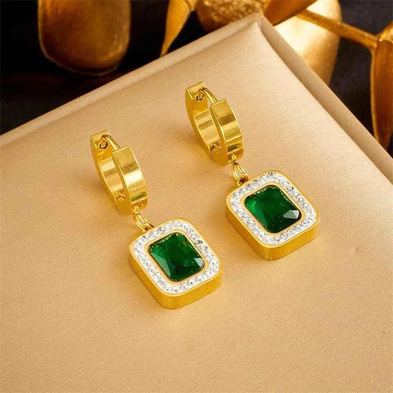 CONJUNTO PEDRAS CRAVEJADAS VERDE BANHADO EM OURO 18K - CONJ433