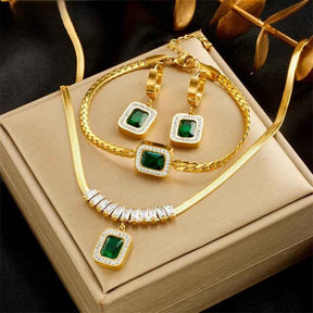 CONJUNTO PEDRAS CRAVEJADAS VERDE BANHADO EM OURO 18K - CONJ433