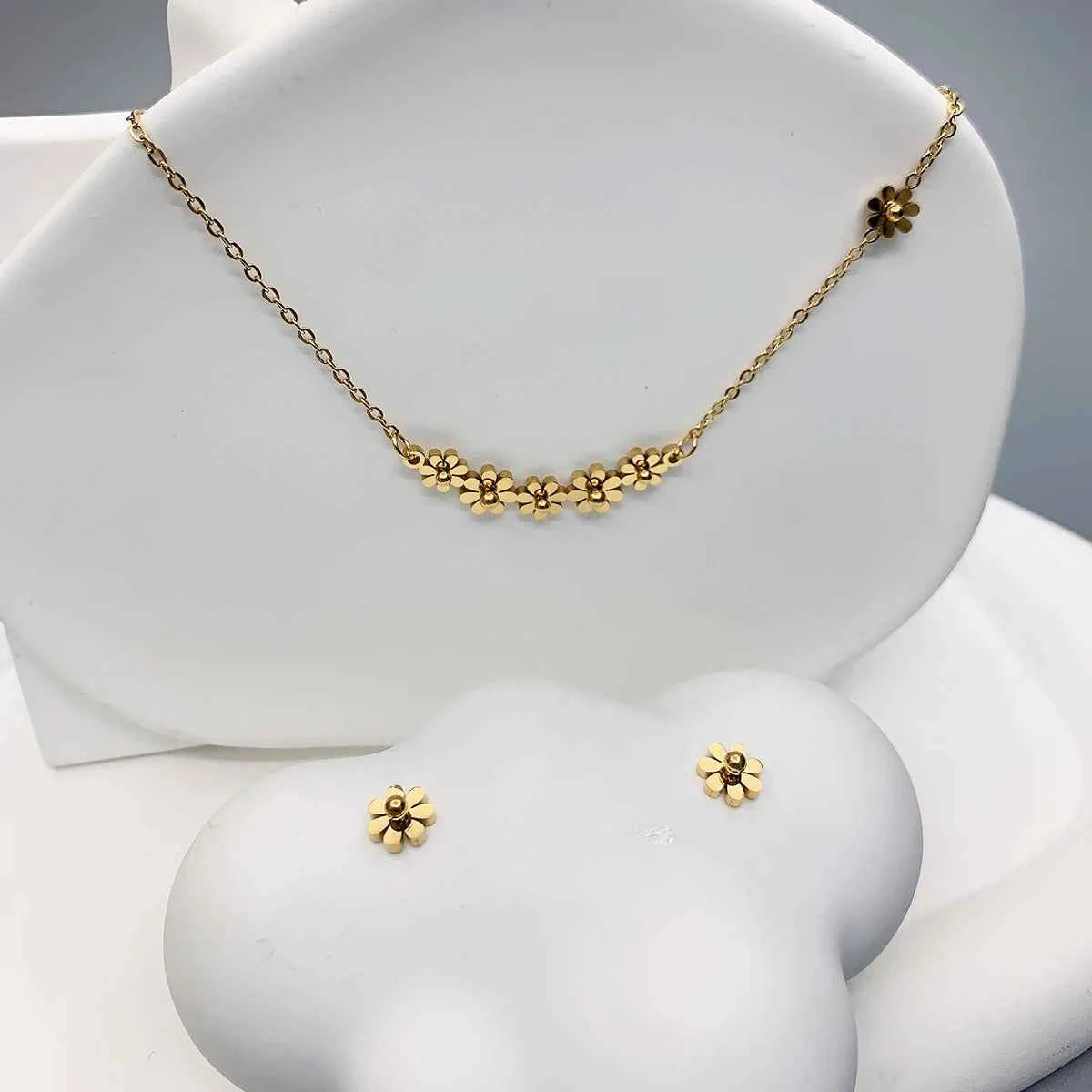 CONJUNTO FLORES VERDE BANHADO EM OURO 18K - CONJ434