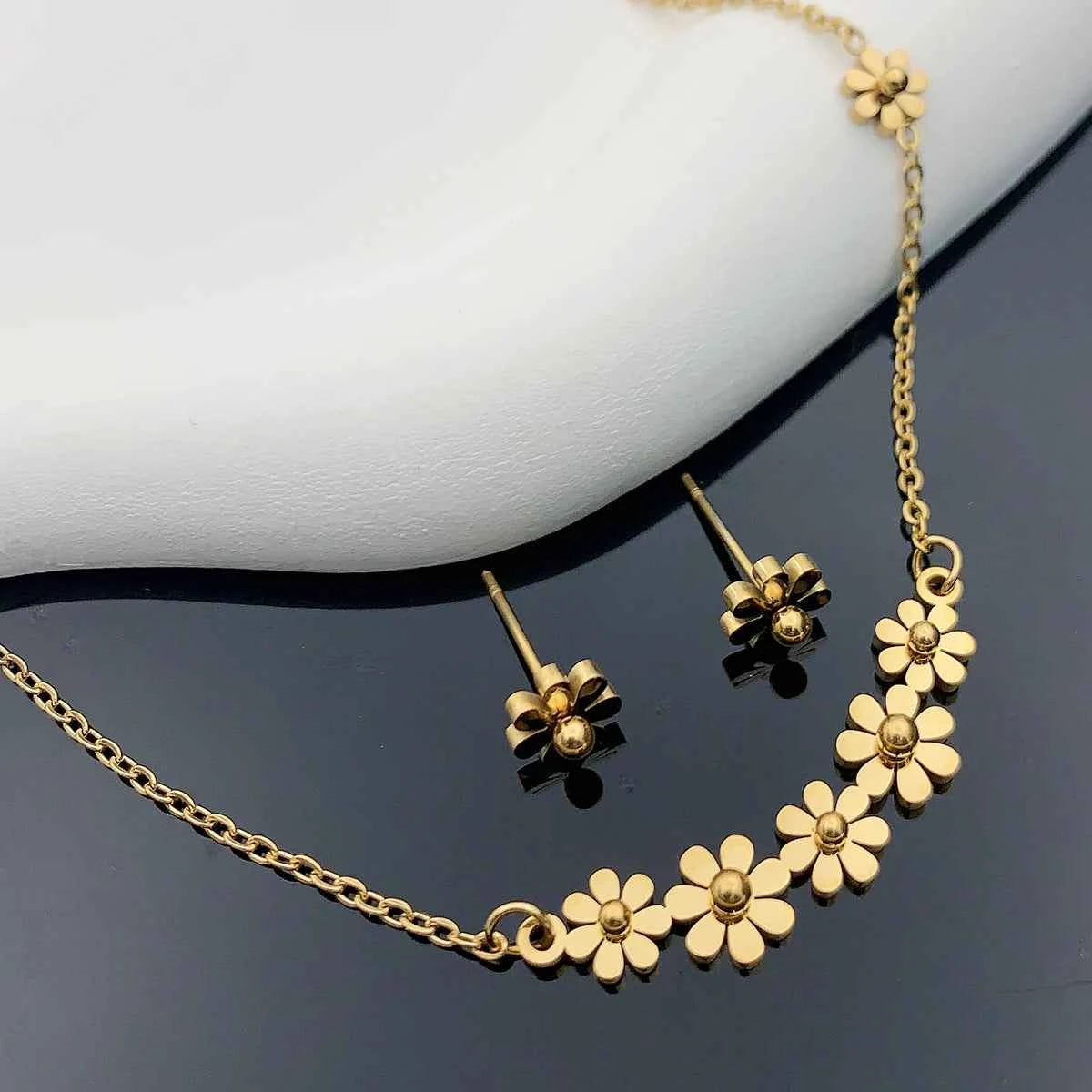 CONJUNTO FLORES VERDE BANHADO EM OURO 18K - CONJ434