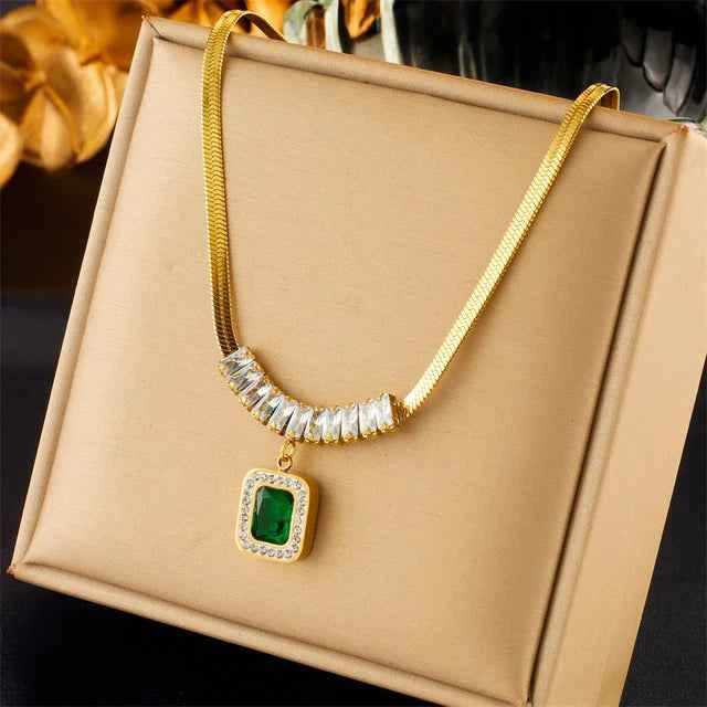 CONJUNTO PEDRAS CRAVEJADAS VERDE BANHADO EM OURO 18K - CONJ433