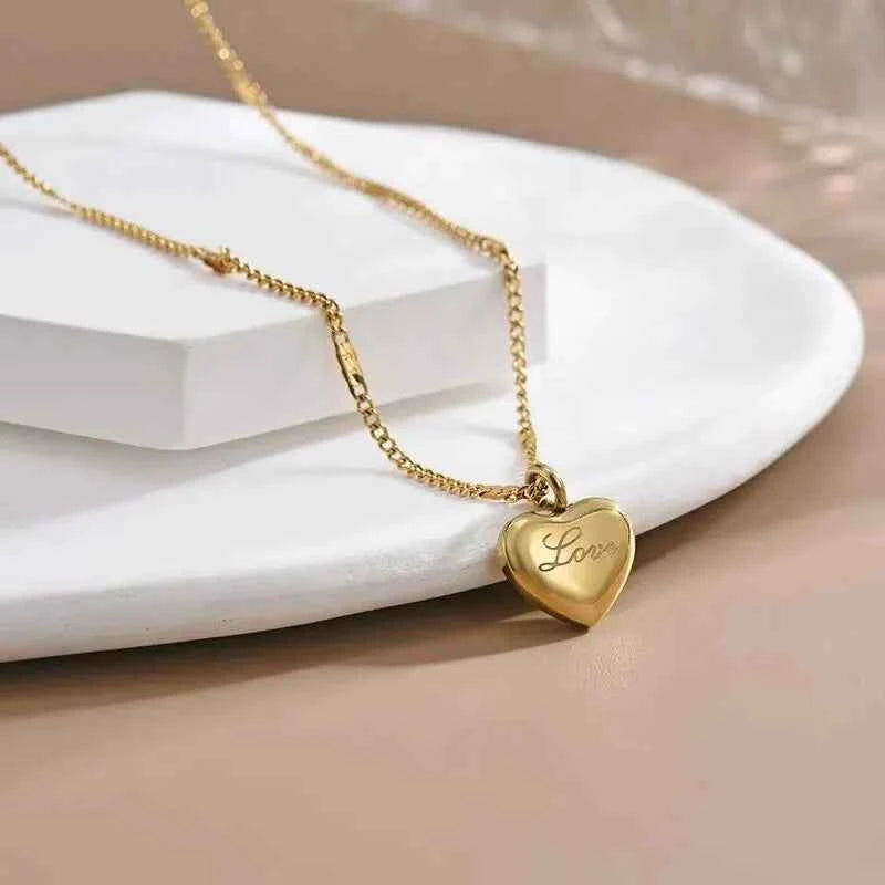 COLAR CORAÇÃO BANHADO EM OURO 18K  - GARGSI009