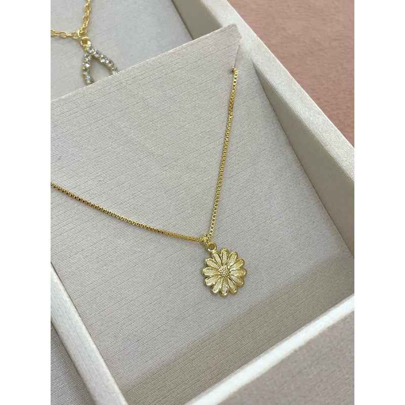 COLAR MARGARIDA BANHADO EM OURO 18K - GARGSI10
