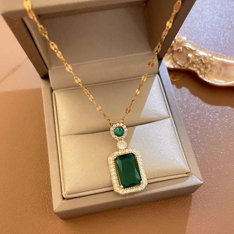 CONJUNTO ESMERALDAS CRAVEJADAS BANHADO EM OURO 18K - CONJ359