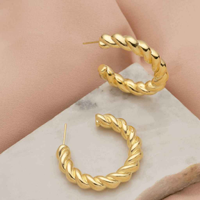 BRINCO ARGOLA TRANÇADA BANHADO EM OURO 18K - BRSI322
