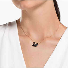 COLAR CISNE NEGRO BANHADO EM OURO 18K - GARGSI134