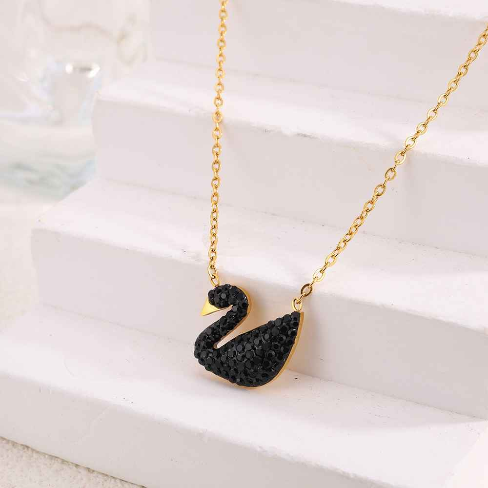COLAR CISNE NEGRO BANHADO EM OURO 18K - GARGSI134