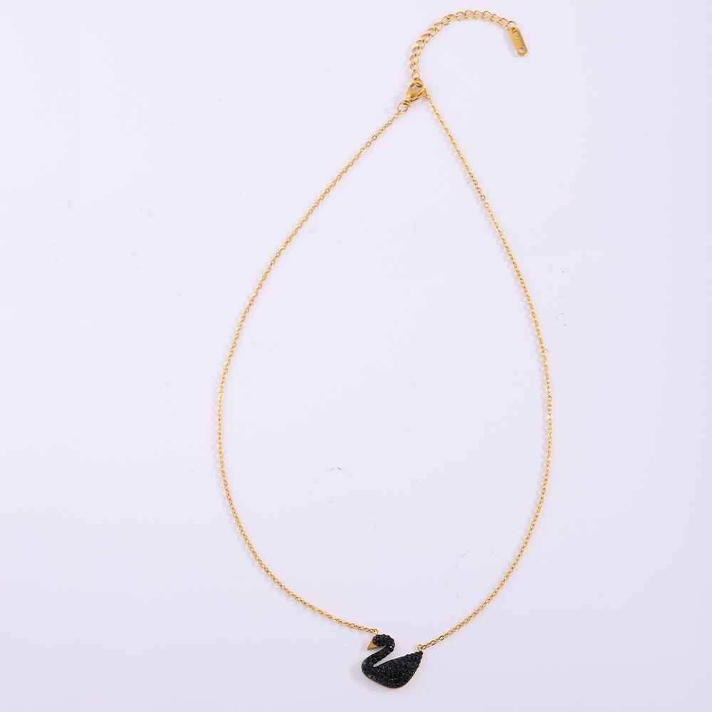 COLAR CISNE NEGRO BANHADO EM OURO 18K - GARGSI134
