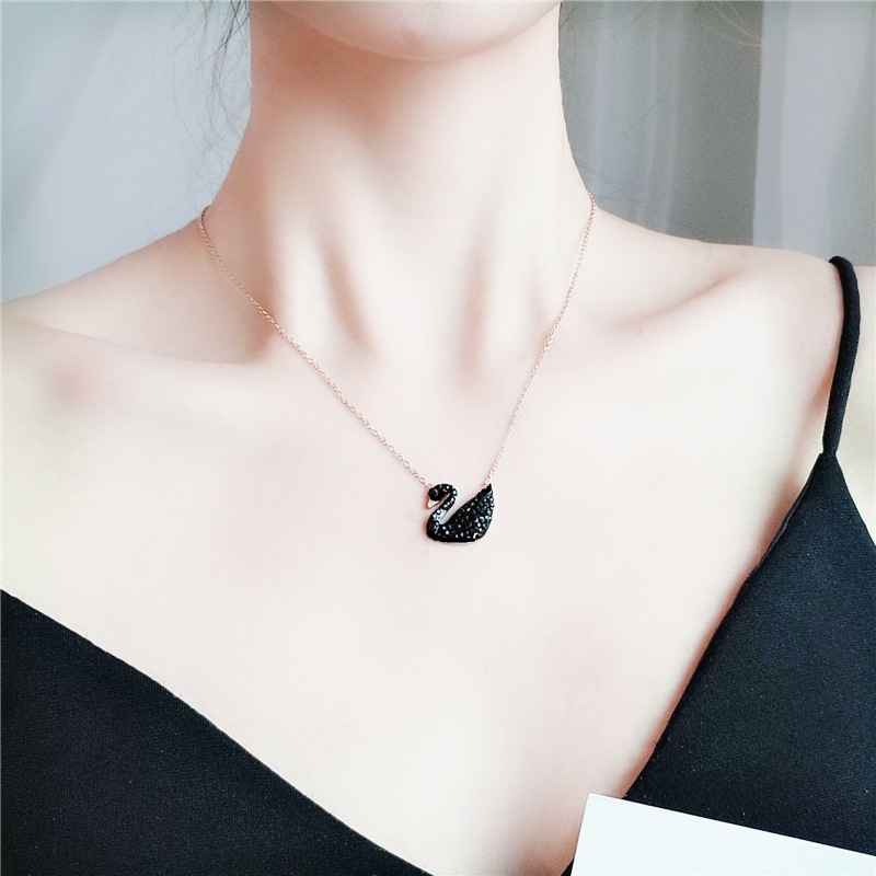COLAR CISNE NEGRO BANHADO EM OURO 18K - GARGSI134